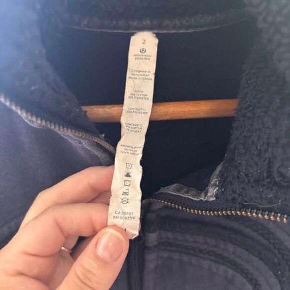 Lululemon Full zip, navy Scuba- size 2 - Picture 3 of 4